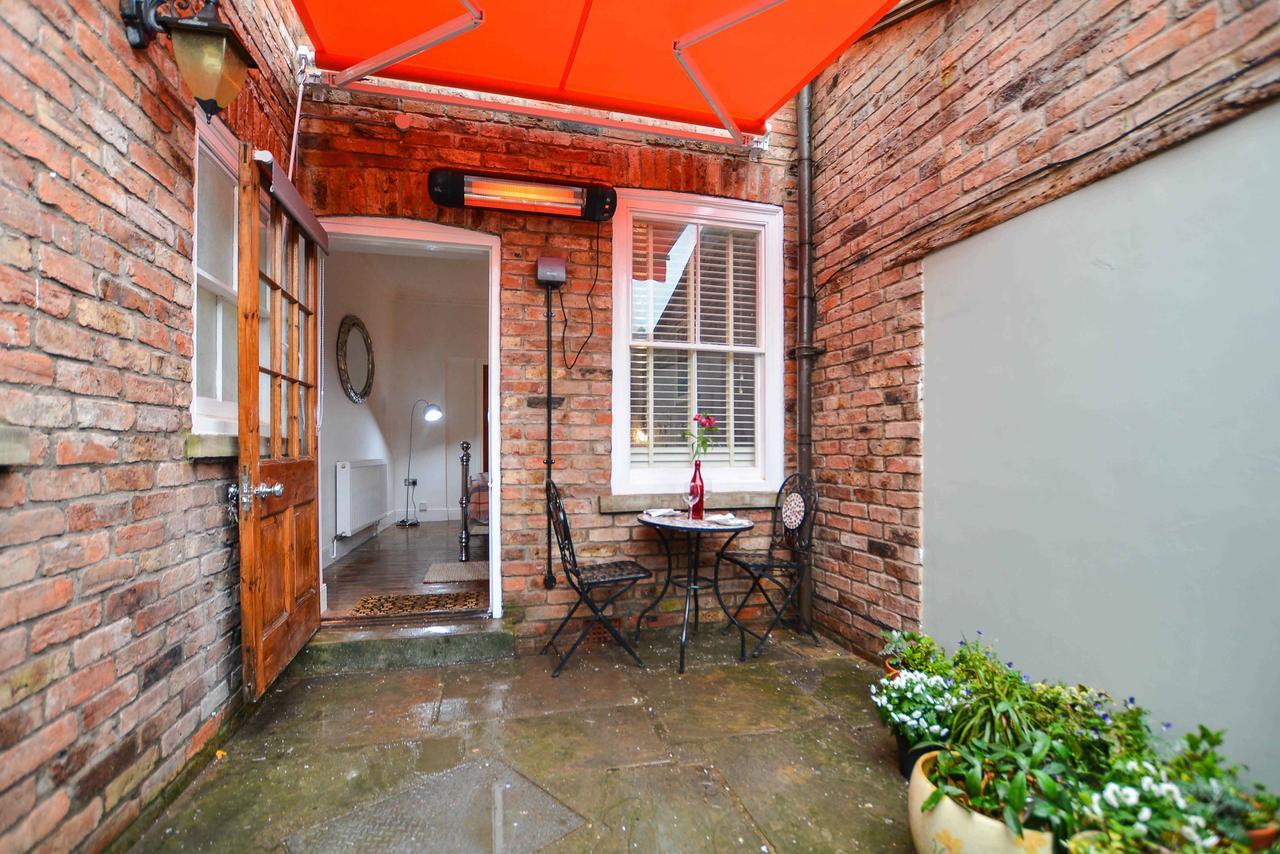 The Location- 1 Free Private Parking Space - 60 Second Walk 2 Minster! York Ngoại thất bức ảnh